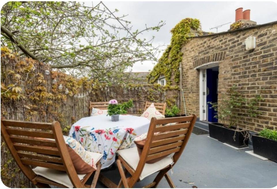 Stylish Room With Private Bath & Terrace In Super Central Clapham Junction Minutes From Victoria, Waterloo ロンドン エクステリア 写真